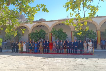 Representantes políticos provinciales y autonómicos en la toma de posesión del nuevo subdelegado de Defensa.