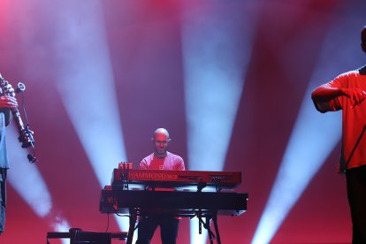 Uno de los momentos del concierto de Robe en Almería.