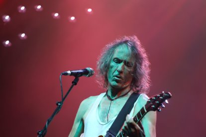 Uno de los momentos del concierto de Robe en Almería.