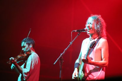 Uno de los momentos del concierto de Robe en Almería.