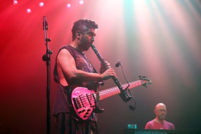 Uno de los momentos del concierto de Robe en Almería.