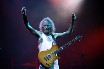 Uno de los momentos del concierto de Robe en Almería.