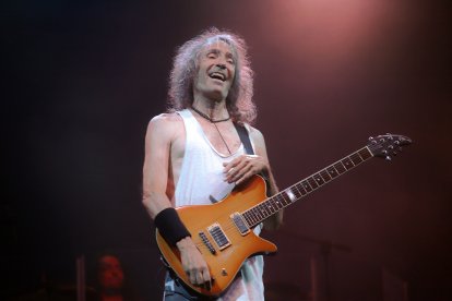 Uno de los momentos del concierto de Robe en Almería.