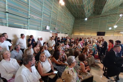 Salón de plenos repleto de almerienses para la celebración de este acto