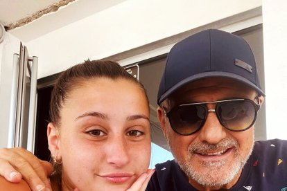 Joaquín Asensio posa feliz con Beatriz la gran protagonista.