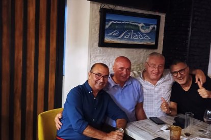 Míticos del balón disfrutando y recordando.