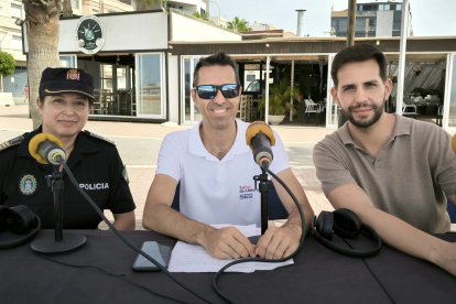 Mari Trini Pérez, Fran García y José Crespo antes de la entrevista.