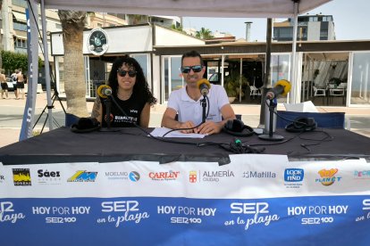 Gloria Zamorano, responsable de Comunicación de Berrintxe, junto a Fran García.