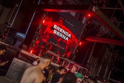 El escenario de Dreams Tent, durante la actuación de Brenda Serna.