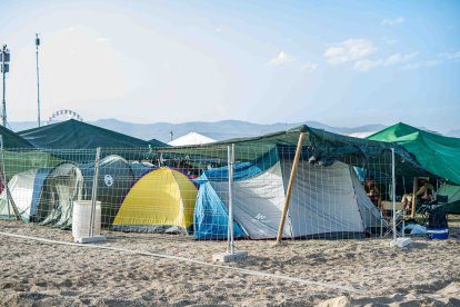 Tiendas de la zona de la acampada.