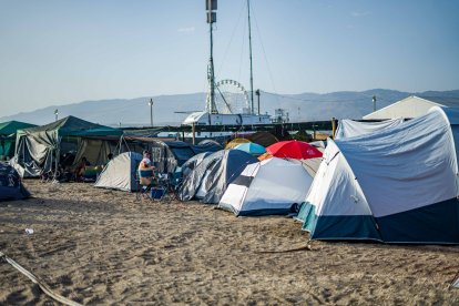 Tiendas en la zona de la acampada.