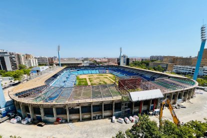Las obras de La Romareda han empezado por uno de los fondos.
