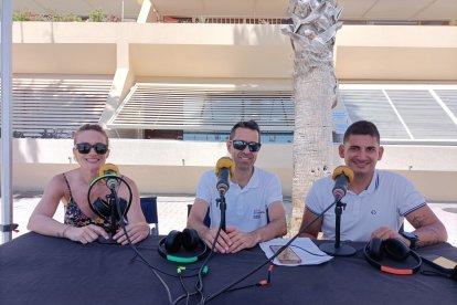 Ambos concejales del Ayuntamiento de Adra posando junto a Fran García.