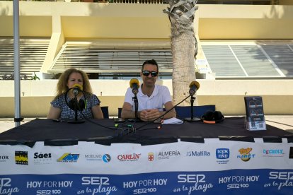 Fouzia Bour, la máxima representante del restaurante El Pescador, junto con Fran García.