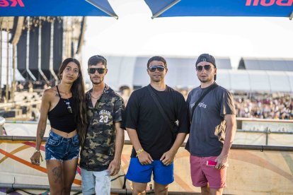 Grupo de amigos en el VIP del Dreambeach.