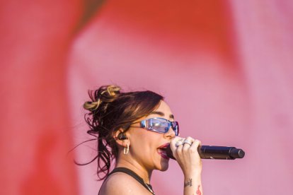 La artista argentina Nicki Nicole durante su actuación.