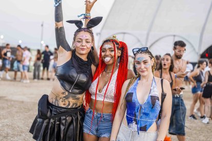 Tres amigas disfrutando del último día del Dreambeach.