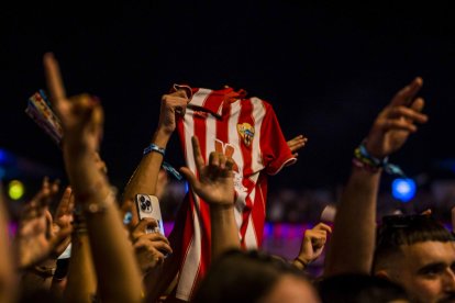 La camiseta de la U.D. Almería presente en el Dreambeach Festival 2024.
