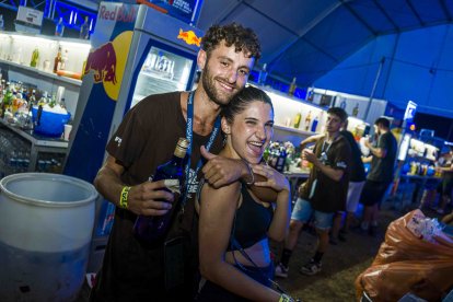 Camareros de Cádiz trabajando en el festival.