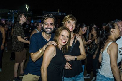 Grupo de amigos disfrutando del último día del Dreambeach 2024.