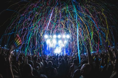 Uno de los instantes durante el concierto de La Pegatina.
