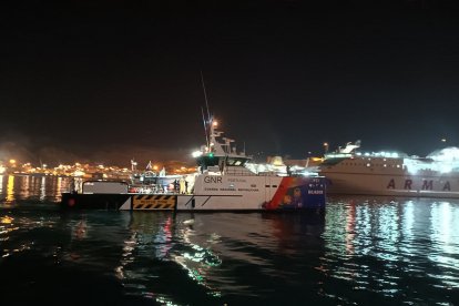 Llegada de la Guardia Nacional Republicana (GNR) de Portugal al Puerto de Almería.