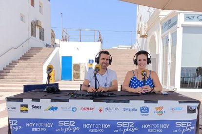 María Dolores Núñez, preparada para hablar sobre la Asociación Española contra el Cáncer de Roquetas.