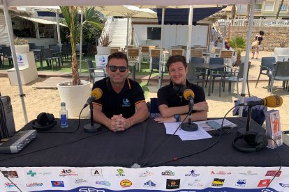 El gerente de Náutico, David Franco, durante la entrevista ayer en la Cadena SER con Guillermo Mirón.