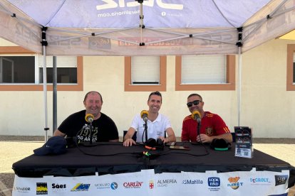 José y Jesús Torres, los hermanos Torres, junto a Fran García una entrevista en la radio de Cadena SER.