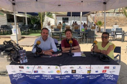 El alcalde de Antas y la técnico de Cultura, ayer durante la entrevista.