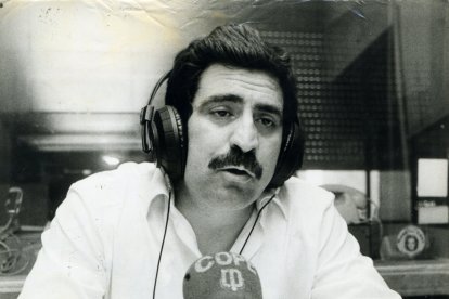 Siempre listo para vivir la pasión de la radio.