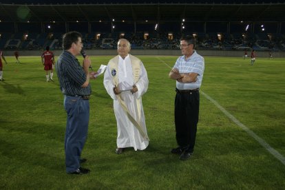 Estuvo presente en la bendición del estadio Mediterráneo.