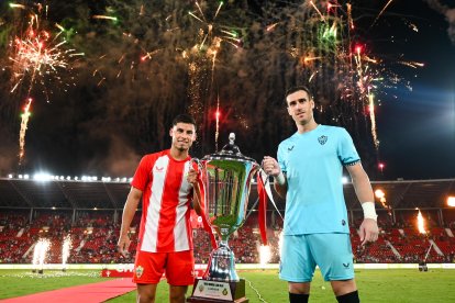 Los capitanes Robertone y Fernando.