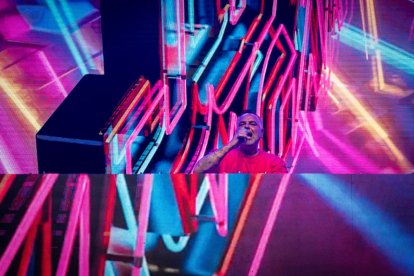 El rey del electro latino desde la mesa de mezclas.