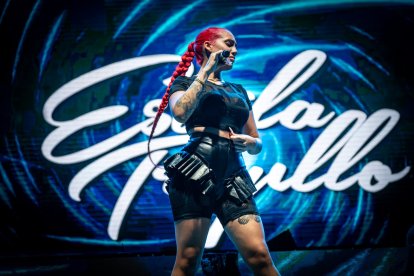 Estela Trujillo actuando en Roquetas de Mar.