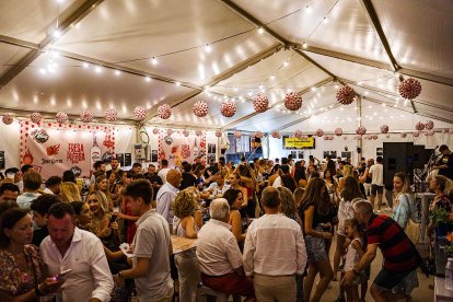 Gran ambiente en las casetas del Recinto Ferial.