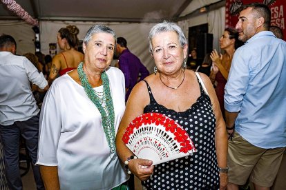Las hermanas Marilola y Paquita Soto durante la primera noche de Feria.