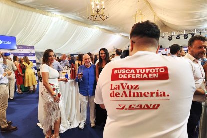 G. N. Yacuzzi, fotógrafo de LA VOZ, captando sonrisas con su cámara.
