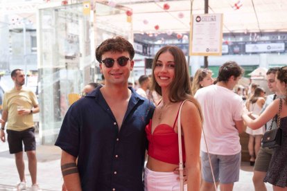 Pere Camacho y María Giménez, pareja disfrutando del sábado de feria.