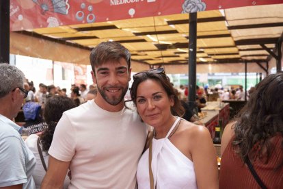 Ismael y Maribel, ella de Garrucha, que estaban en la barra de Kuver.