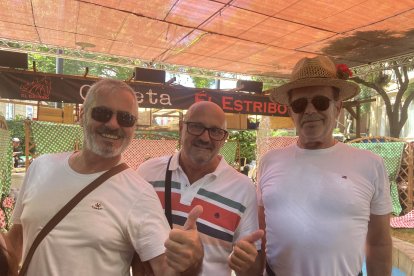 Juanjo, Miguel Ángel y Jaime, amigos desde hace muchos años repartidos por España: Nerja, Barcelona y Roquetas.