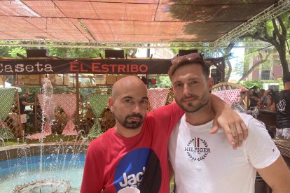 José y Miguel, dos amigos que han venido desde Alicante para disfrutar de sus vacaciones.