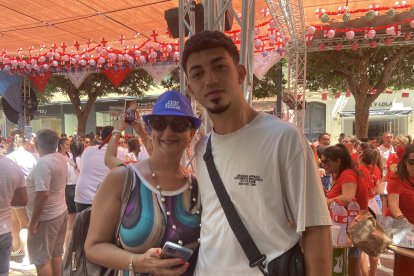 Miguel Ángel y María del Mar, madre e hijo, que han llegado desde Sevilla para ver a la Virgen del Mar.