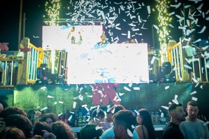 Ambientazo en la caseta Mordisco.