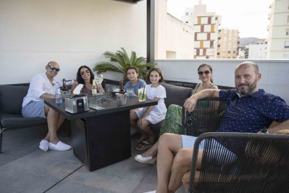 Las dos familias Fernández Asensio pasando la tarde juntos en Ático HO.