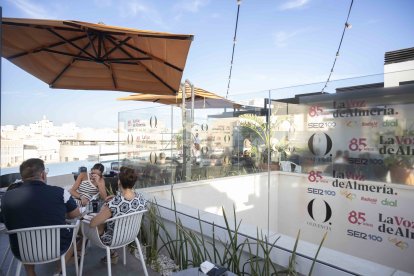 Ambientazo en la primera tarde después de la Feria de Almería en Ático HO.