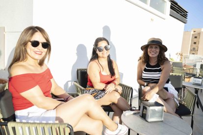 Paola Echeverry, Tatiana Bolívar y Dora Echeverry pasando una tarde maravillosa con las mejores vistas tras las Feria del Mediodía.