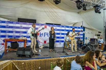 Actuación del grupo musical Suspiros Flamencos.