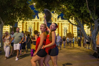 Marina Ruiz López y Rosana Rosell Martínez, las más flamencas de la Feria.