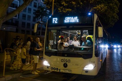 El servicio especial F2 cubre una de las líneas más importantes ya que conecta todo el norte y sur de la capital.